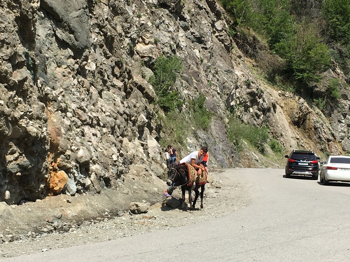 バクーからイスマユルという、アゼルバイジャンの中央部エリアへ日帰り旅行。