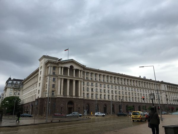 ブルガリア・Sofia「バラとヨーグルト、ブルガリア」の写真：ツム(大きなデパート)。