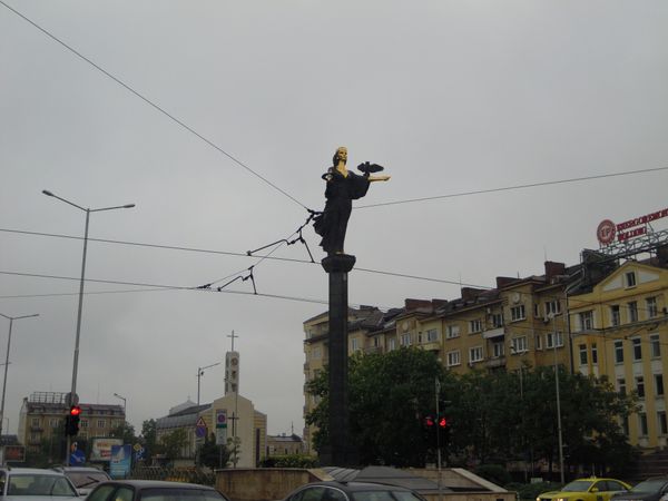 ブルガリア・Sofia「バラとヨーグルト、ブルガリア」の写真：Sofiaの街中…旧共産圏の大きな建物。