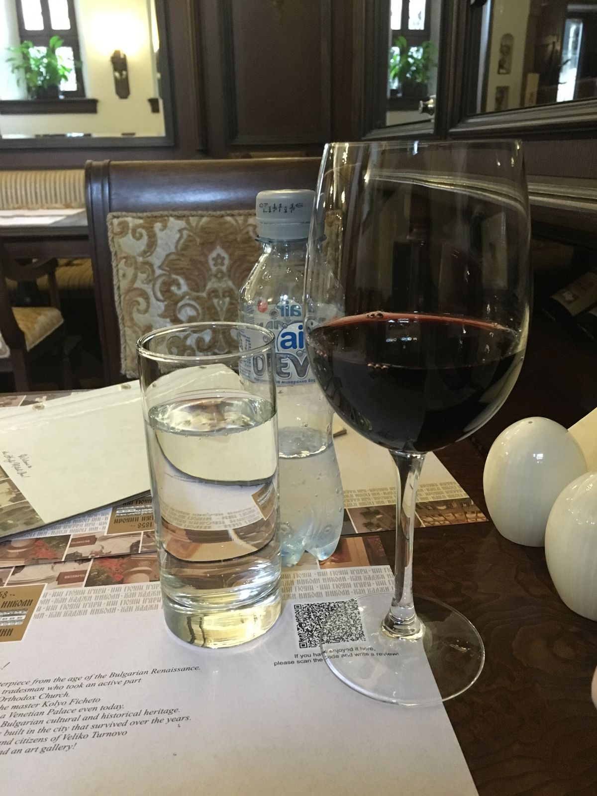 Veliko-Tarnovoの、地球の歩き方にも載っているレストランで「ブ...