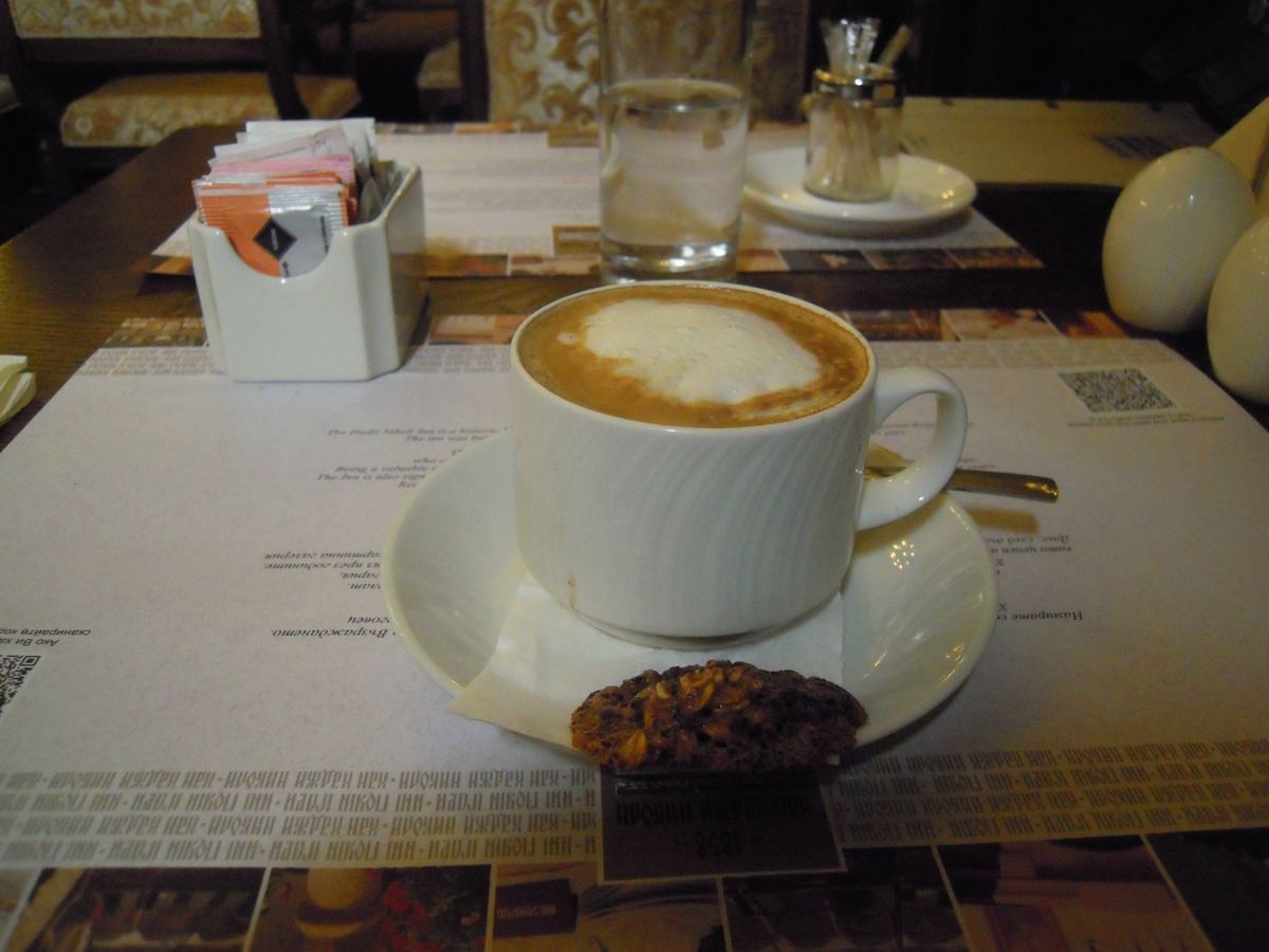 Veliko-Tarnovoの、地球の歩き方にも載っているレストランで「ブ...