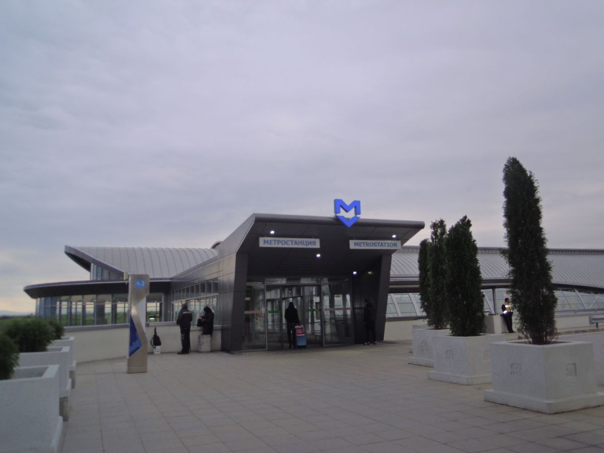 Sofia。空港からメトロで市内へ。