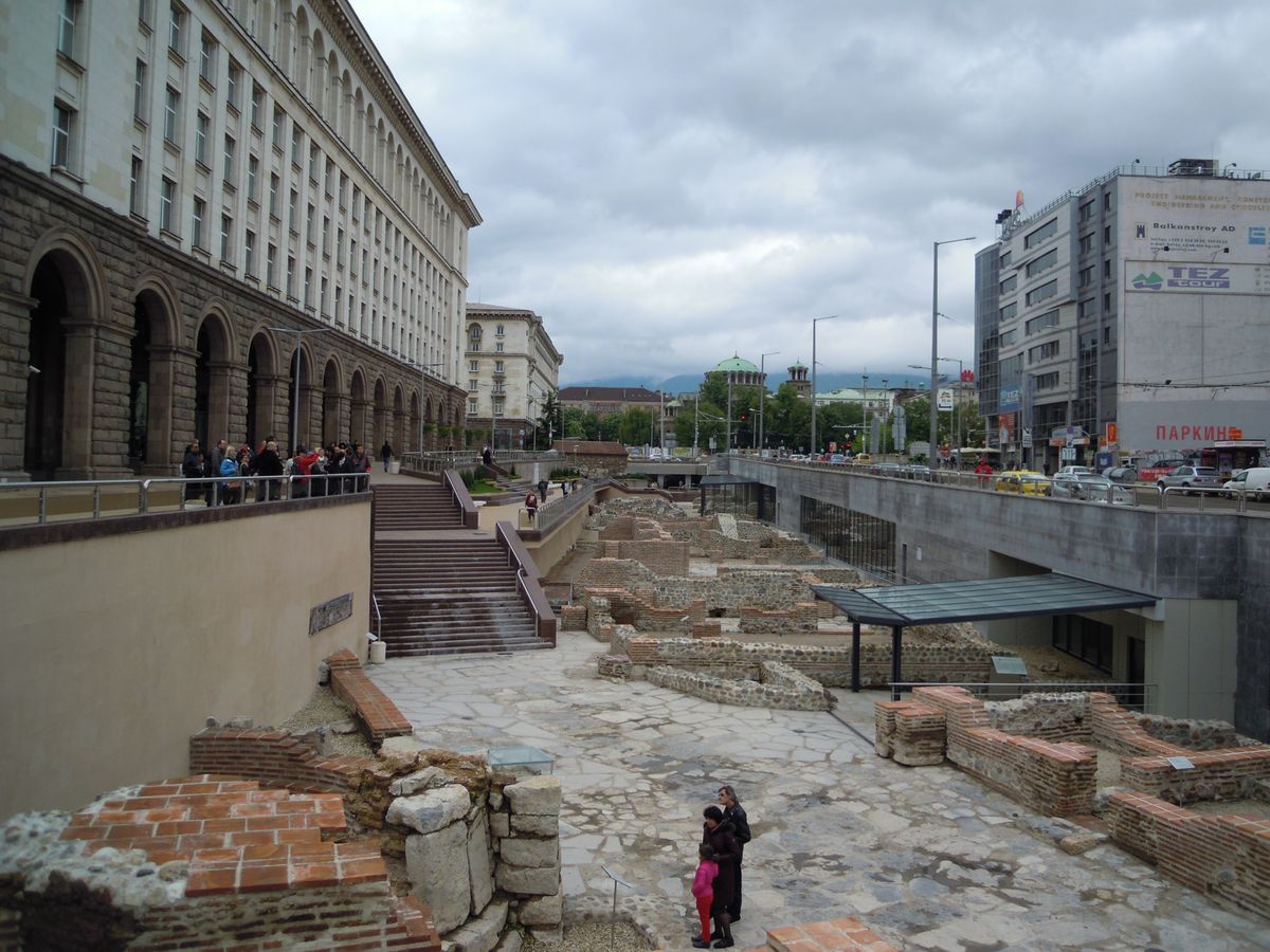 街中にぽこっとある遺構