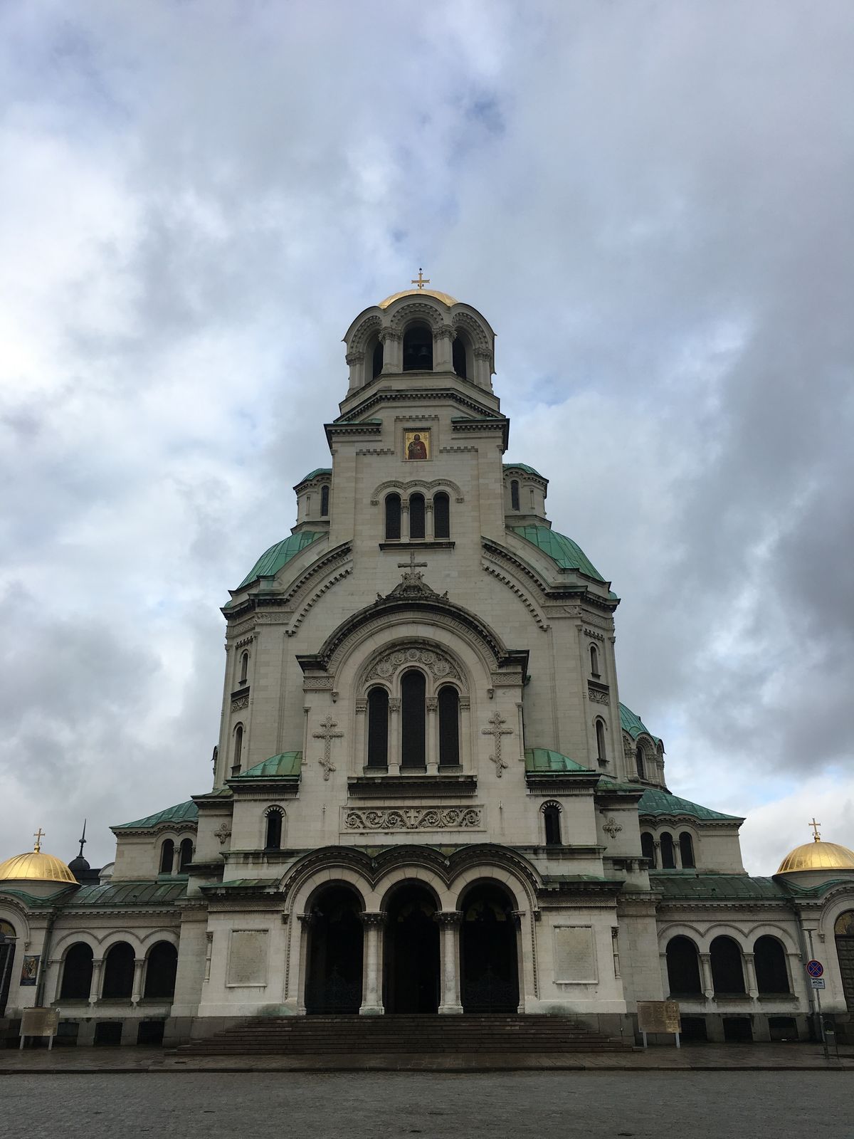 Sofia中心部は、様々な宗教が入り乱れる。なんとも魅力的。