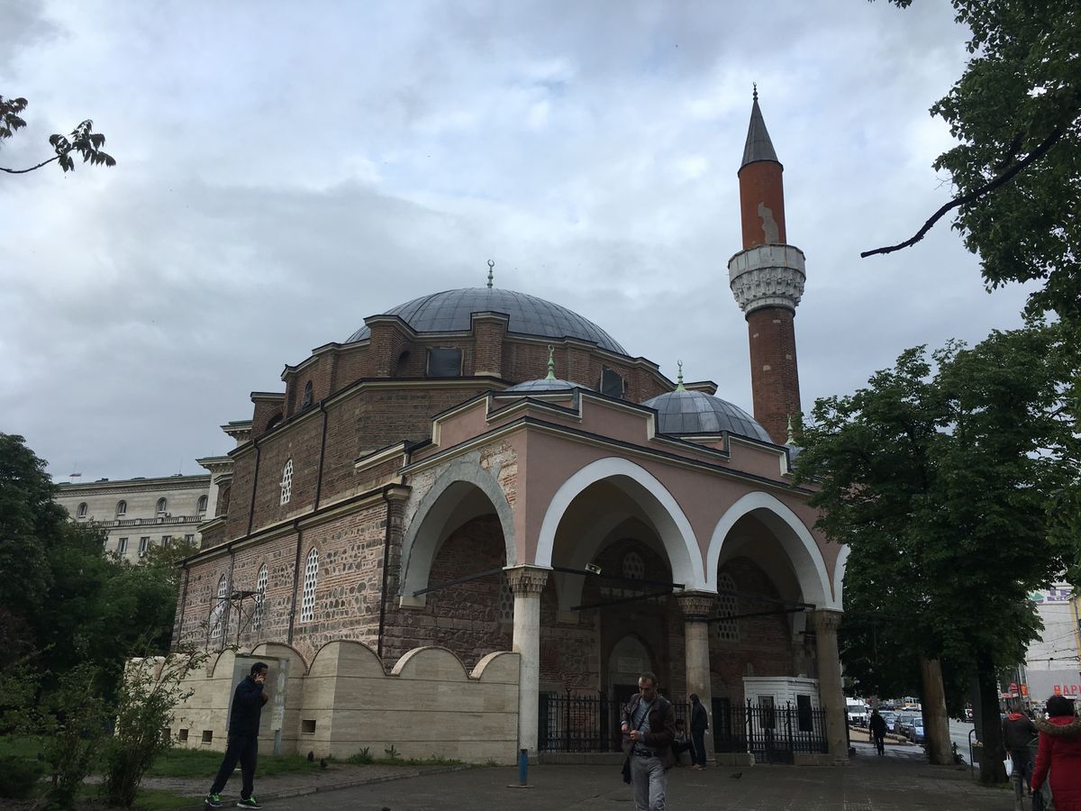Sofia中心部は、様々な宗教が入り乱れる。なんとも魅力的。