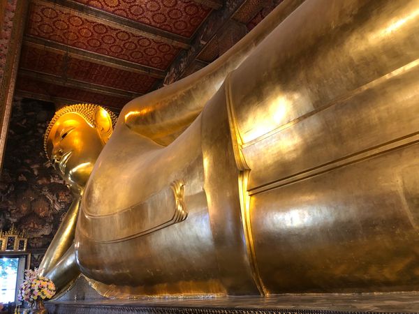 タイ・バンコク「Thailand 」の写真：観光地色々。
金箔貼るの、ふわふわ思った...