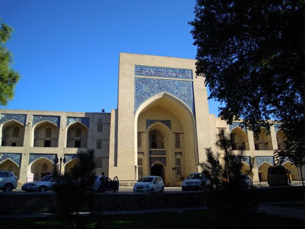 ウズベキスタン・Tashkent「念願叶ってウズベキスタン」の写真：ブハラ。メドレゼや大きなミナレット。