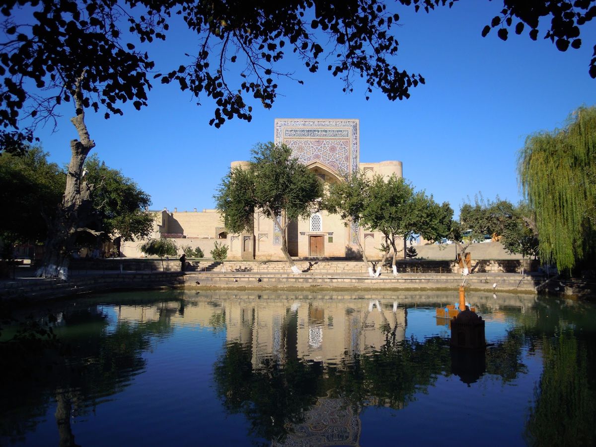 ブハラ。メドレゼや大きなミナレット。