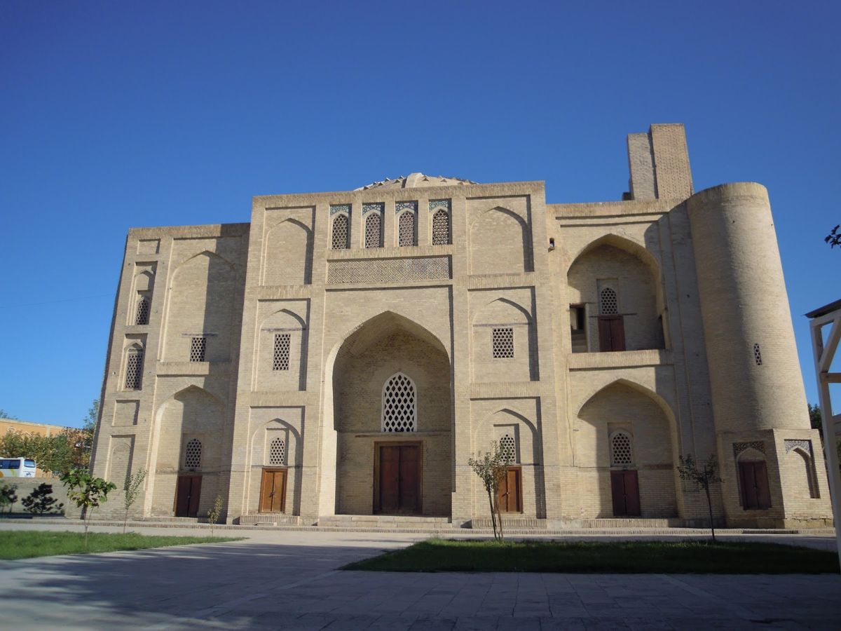 ブハラ。メドレゼや大きなミナレット。