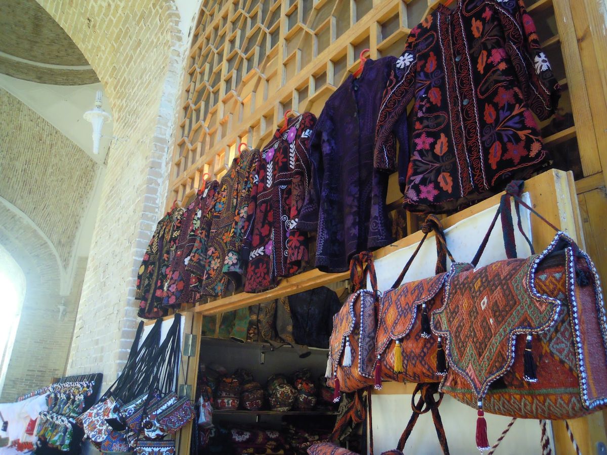 ブハラ。タキという交差点バザール。