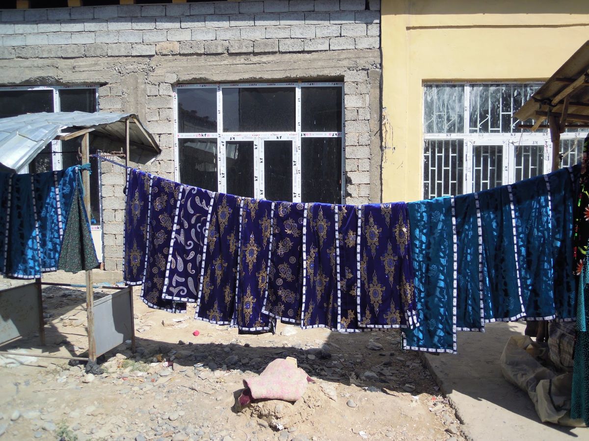 サマルカンドから乗合タクシーで行ったウルグットバザール。曜日が合えばスザ二...