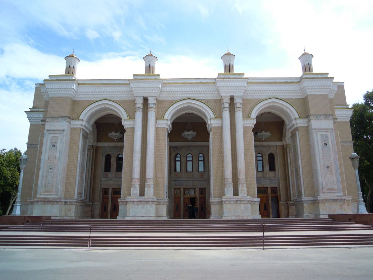 日本人が建築に関わったナヴォイ・オペラ・バレエ劇場です。