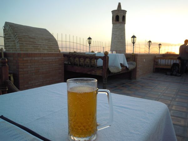 ウズベキスタン・Tashkent「念願叶ってウズベキスタン」の写真：ブハラ。地ビールとディムラマ(димла...