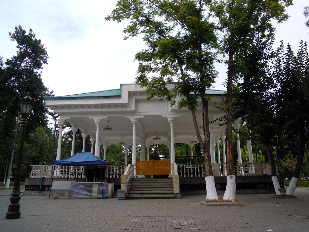 到着初日のタシケントです。建物が大きくて、来たな！と実感します。
ティムー...