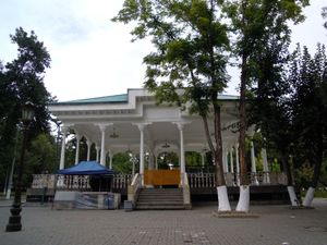 到着初日のタシケントです。建物が大きくて、来たな！と実感します。
ティムー...