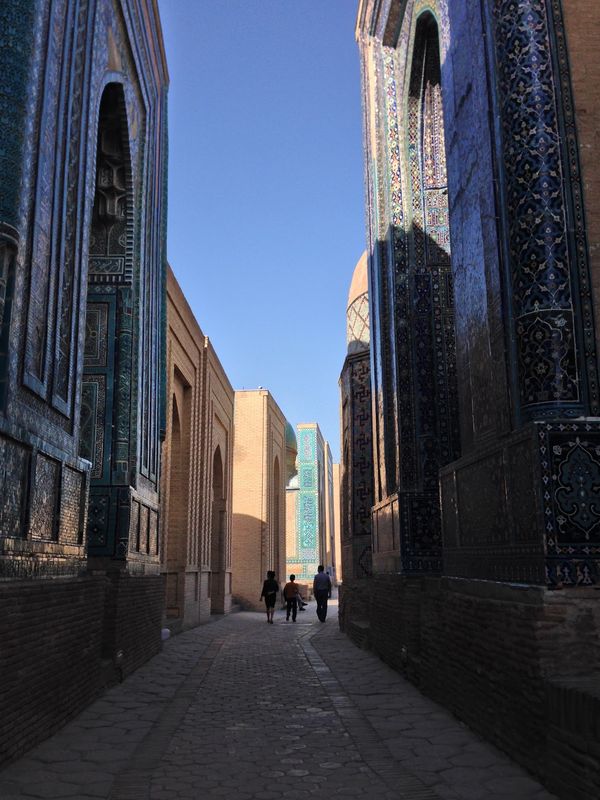 ウズベキスタン・Tashkent「念願叶ってウズベキスタン」の写真：サマルカンド。シャーヒズィンダ廟群。青に...