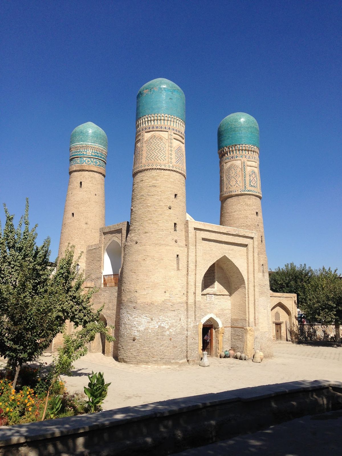 ブハラの名所。
ボラハウズ・モスク、チョル・ミナル、イスマイール・サーマー...