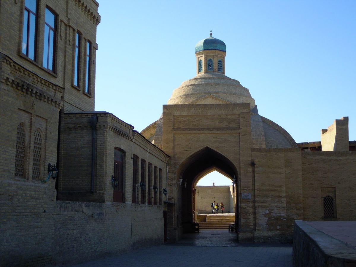 ブハラ。メドレゼや大きなミナレット。