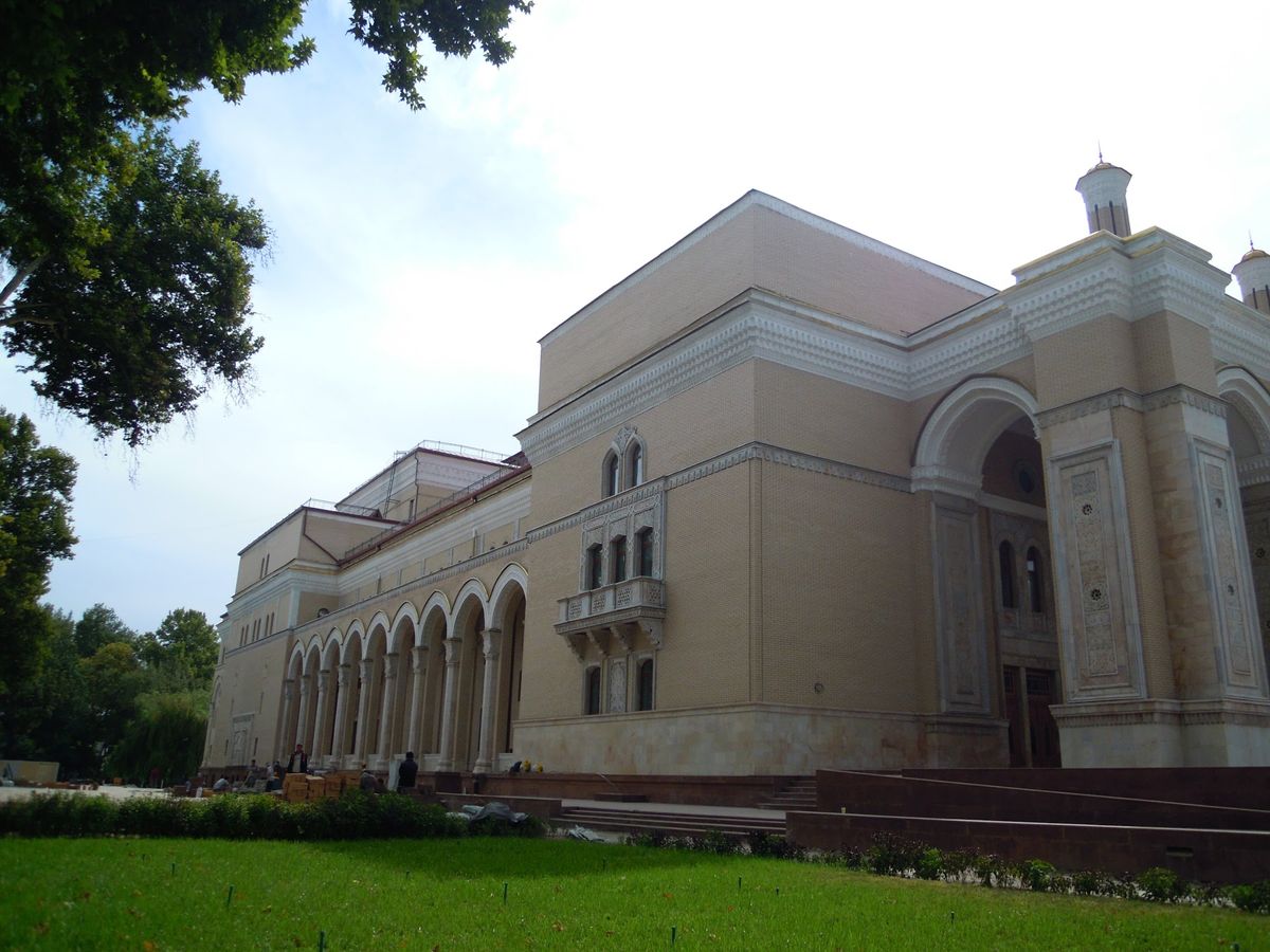 日本人が建築に関わったナヴォイ・オペラ・バレエ劇場です。