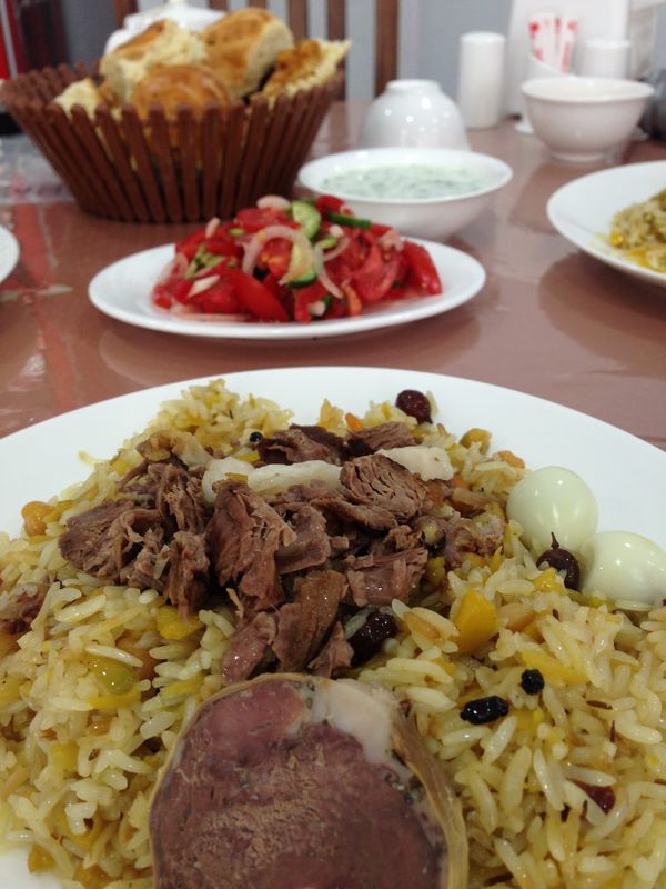 ウズベキスタン・Tashkent「念願叶ってウズベキスタン」の写真：ウズベキスタングルメ。プロフ(お昼を過ぎ...