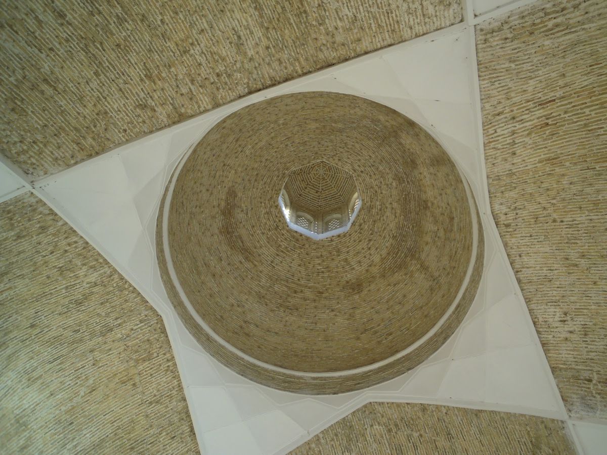 ブハラ。タキという交差点バザール。