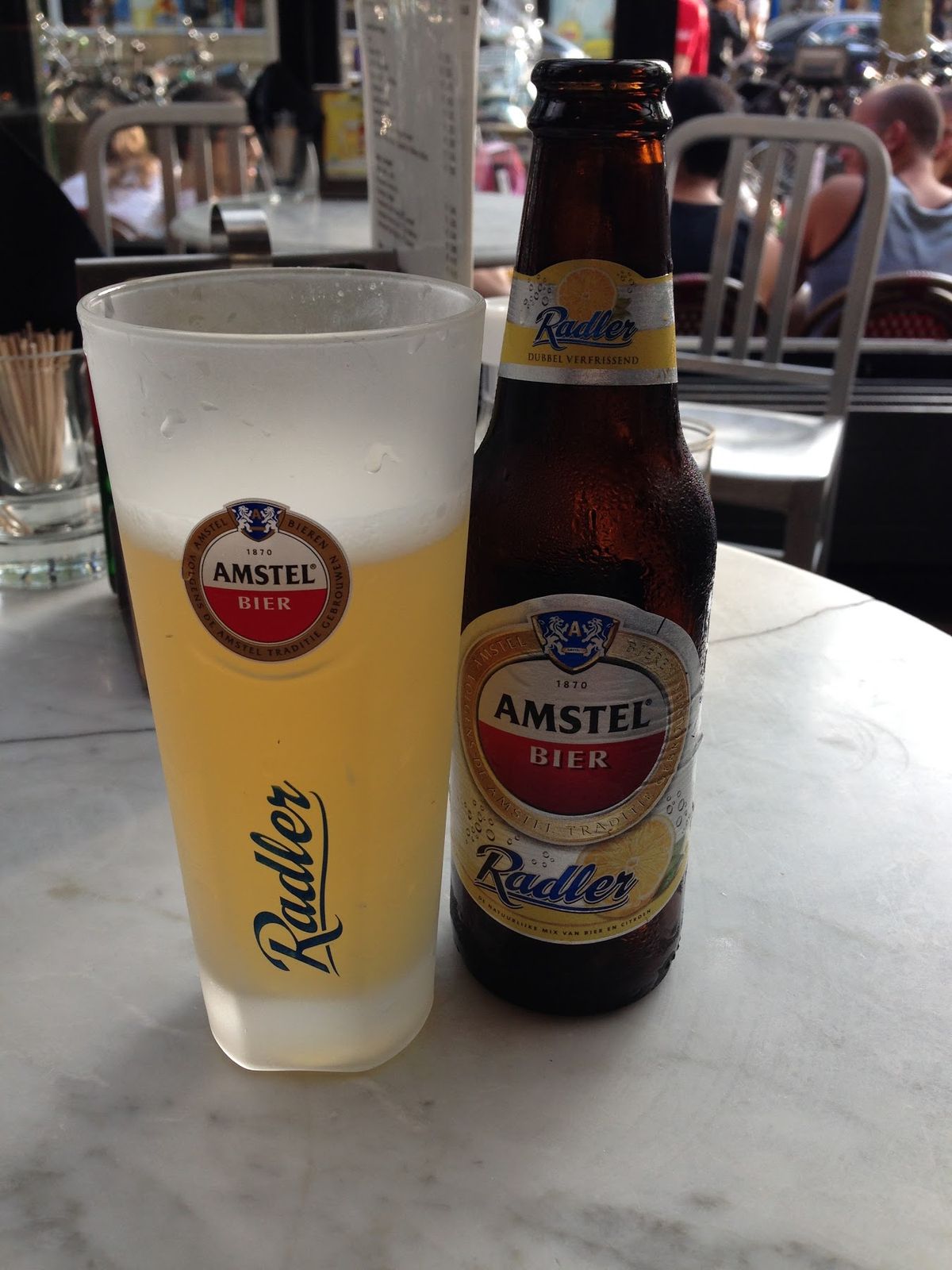 アムステルダム中央駅、広場、そして地ビール(？)