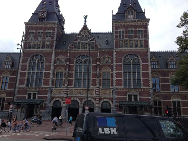 オランダ・Amsterdam「留学前にアンネフランクの家へ」の写真：アムステルダム中央駅、広場、そして地ビー...