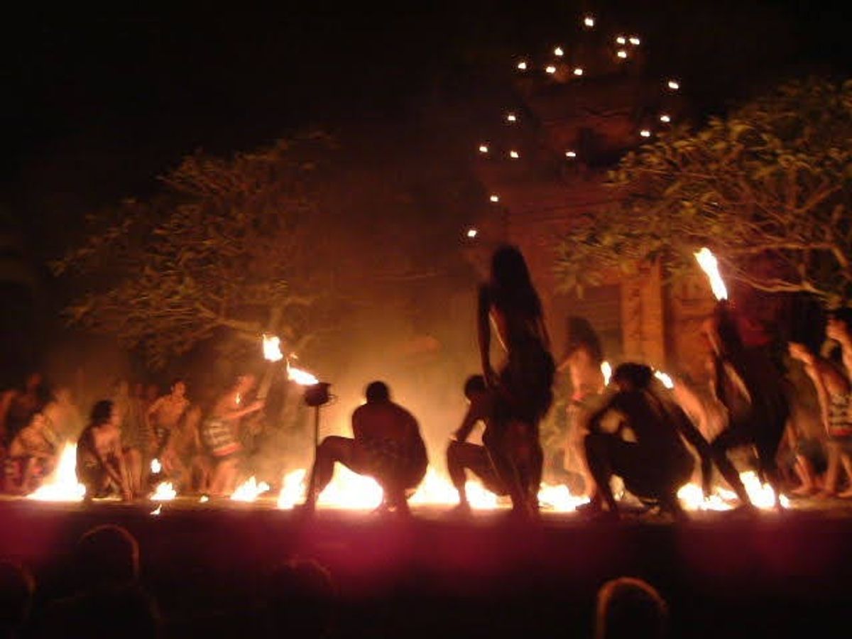 ケチャダンス(暗いけど)。