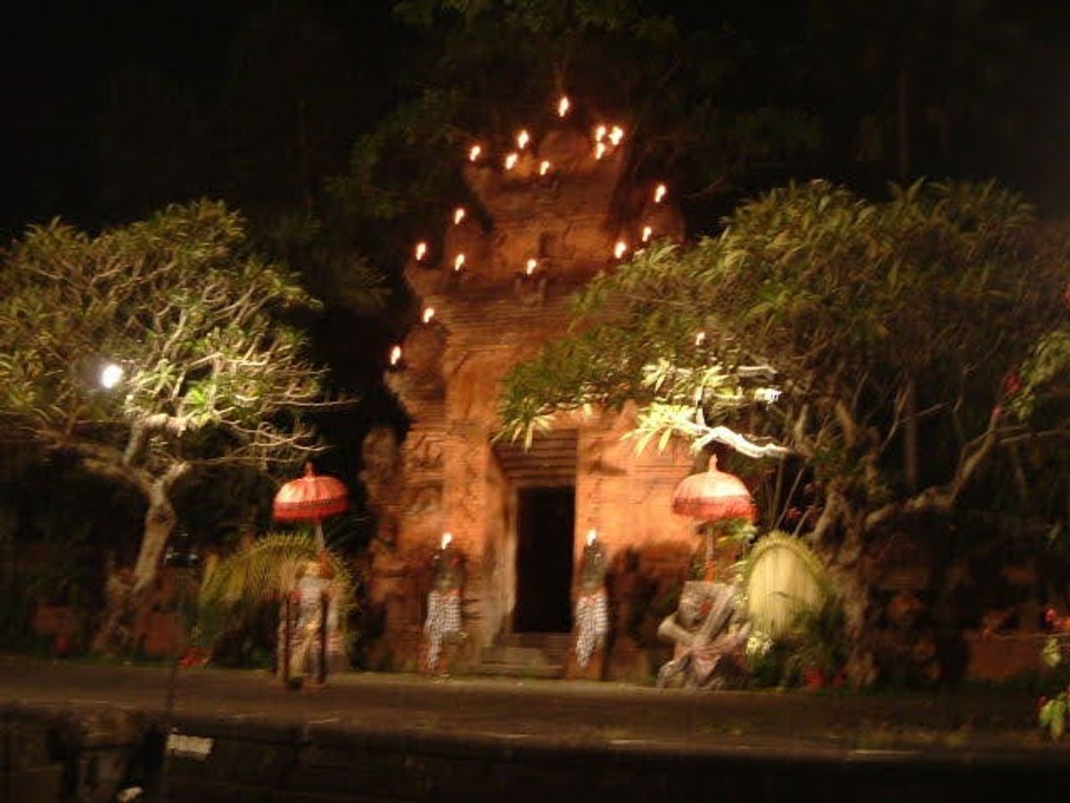 ケチャダンス(暗いけど)。