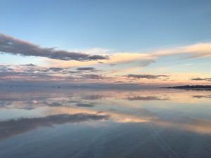 ウユニ２日目　早朝から日の出ツアー。
ウユニの朝焼けとご来光🌅