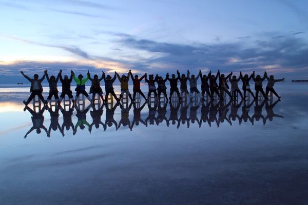 ボリビア多民族国・ラパス「ウユニ塩湖🌅同期旅」の写真：ウユニ１日目　ウユニの日入り☀️
１枚目...