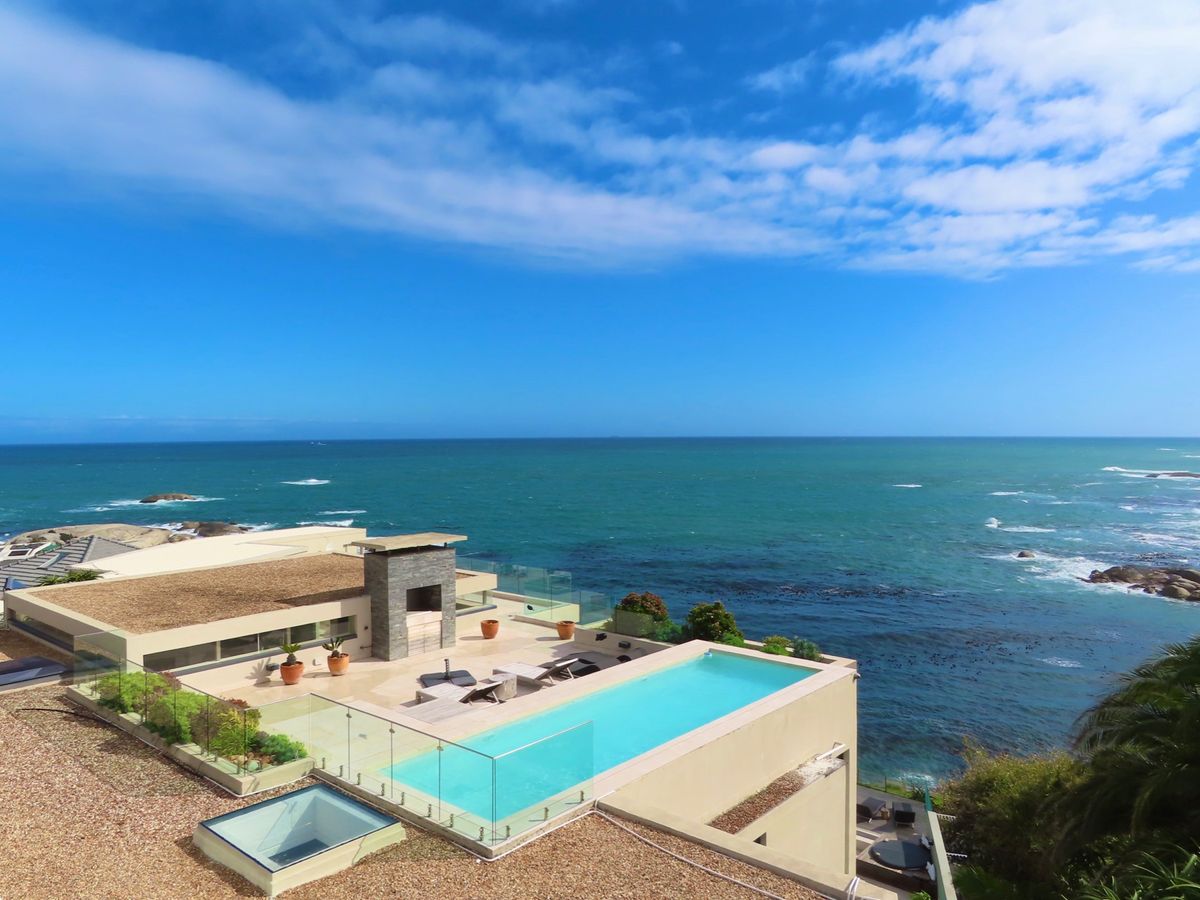 昼間の眺め！！
荒れてる日は荒れてる日で霧が幻想的で良い