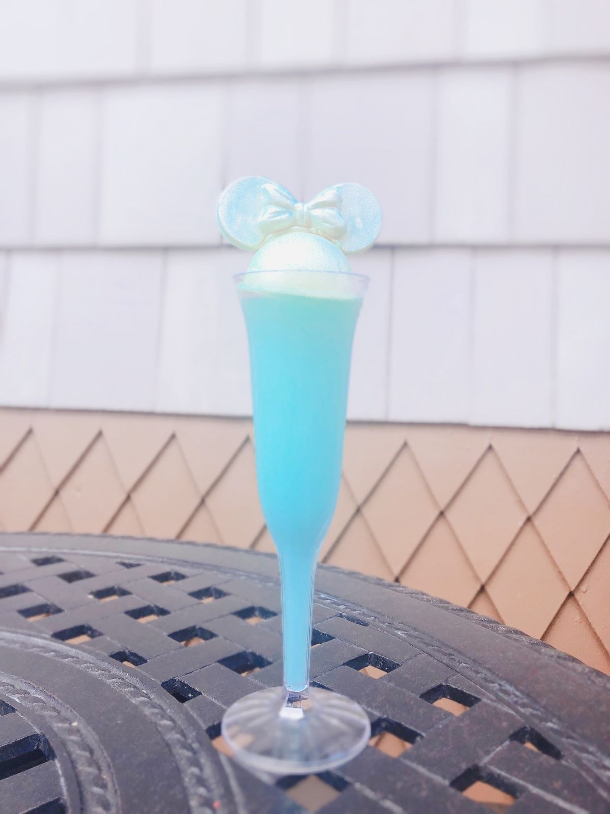 ディズニースプリングスにあるパティスリーでスパークリングワインを購入🥂