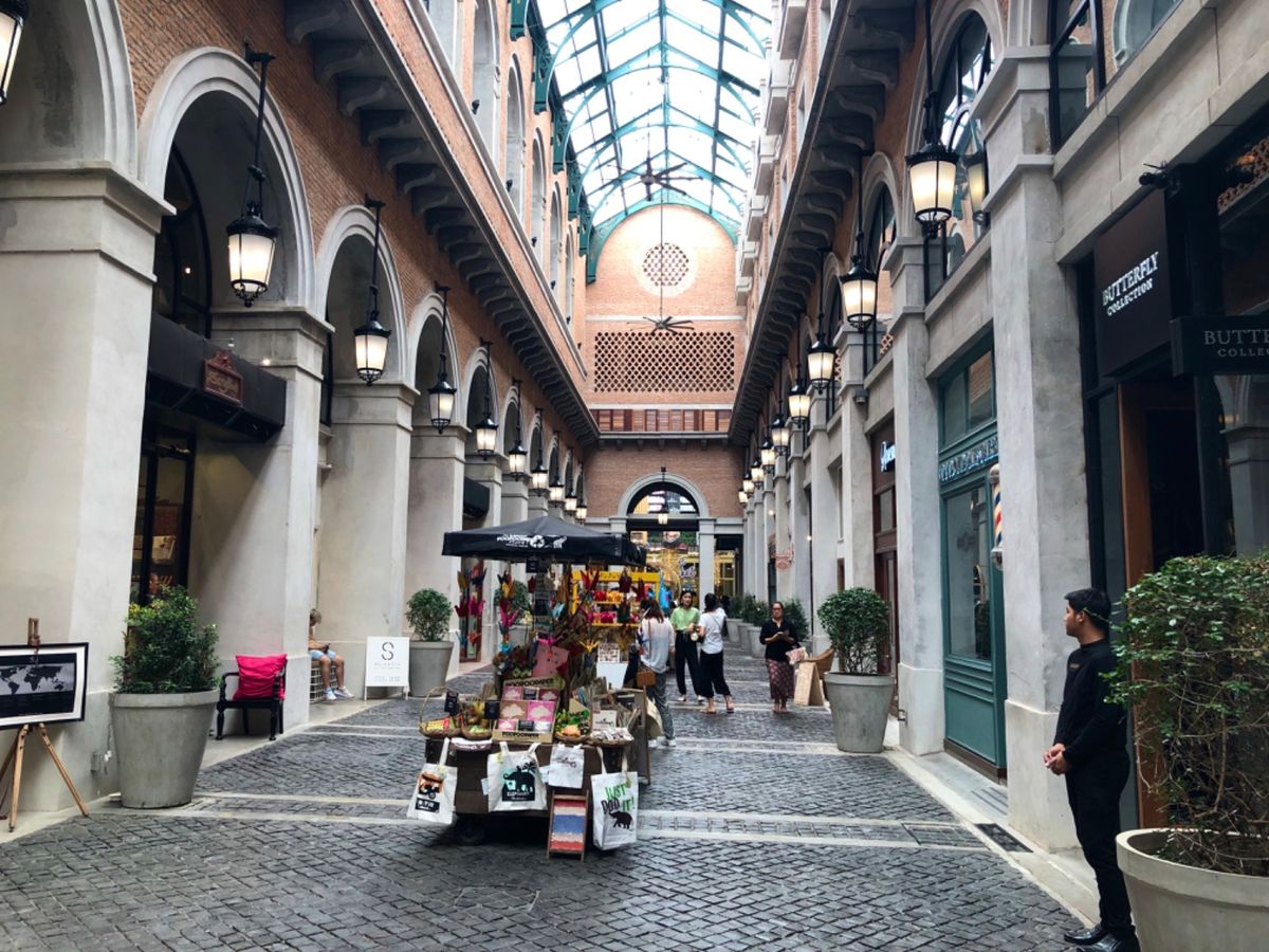 Nimmanahaeminda road
宿のお姉さんに教えてもらった
オ...