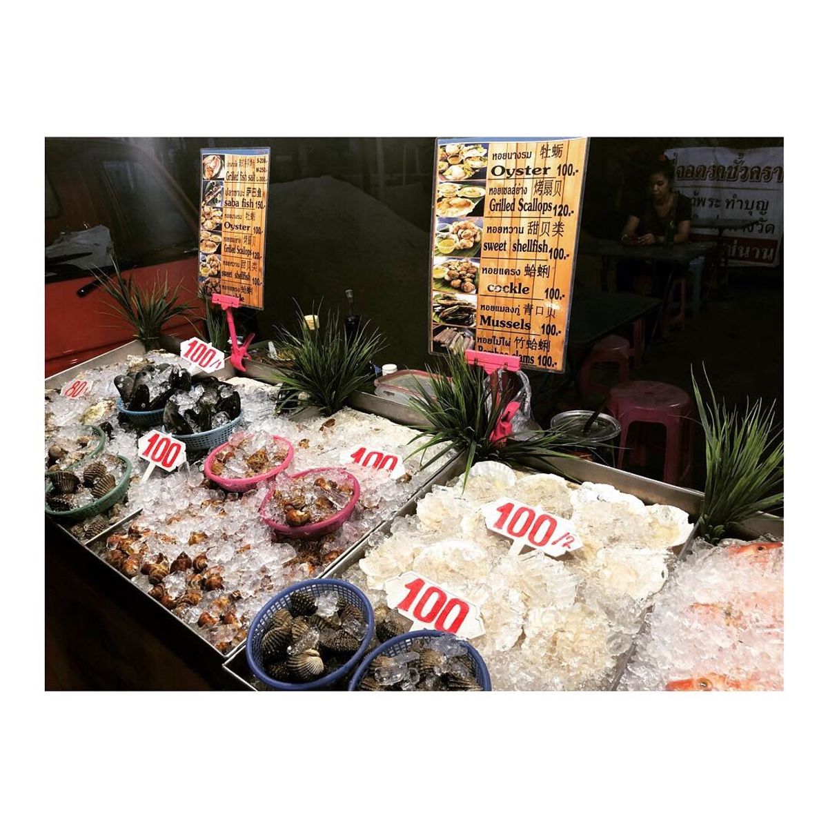 この日の夕食はサンデーマーケットの屋台
色んなシーフードが選び放題😋