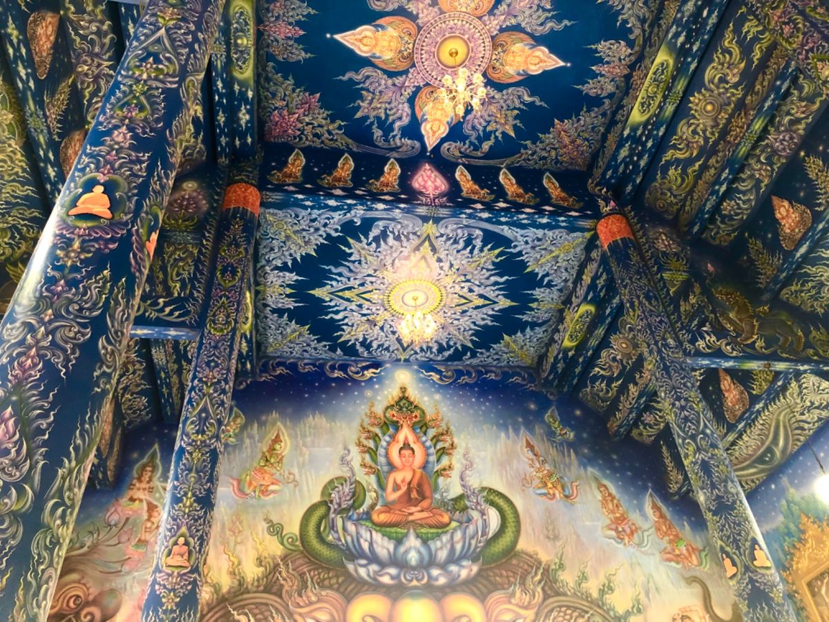 ワット ローンスアテン

中も青が美しかった

QRコードのドネーションな...