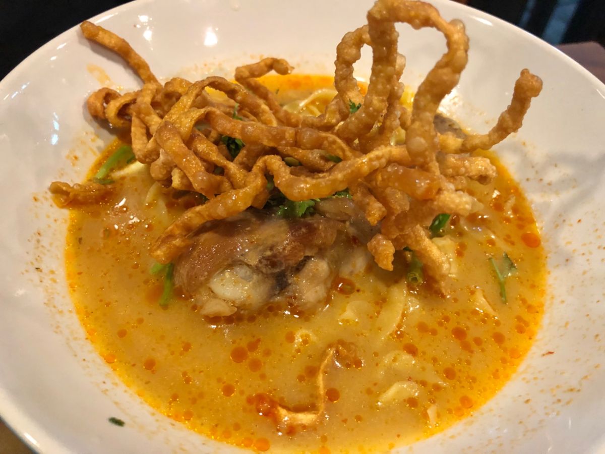 カーオソーイ メーパーシー

このお店はカオソーイが有名らしい
空芯菜の炒...