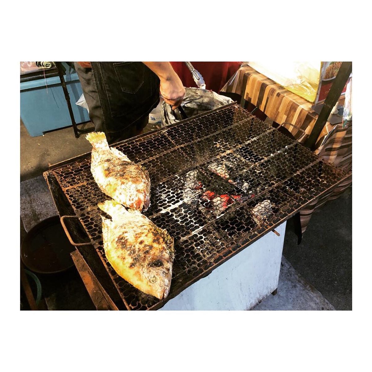 この日の夕食はサンデーマーケットの屋台
色んなシーフードが選び放題😋