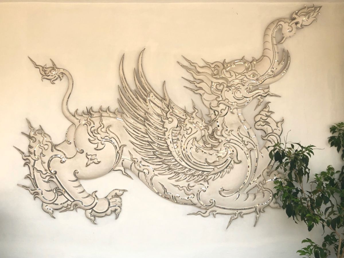 ワットローンクン

また木に首が吊ってある〜！と思ったら
今度は有名アニメ...