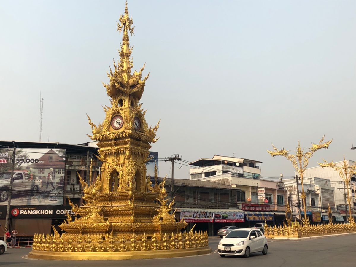 チェンライの時計台

街のシンボルだというから一応行ってみたものの、
車で...