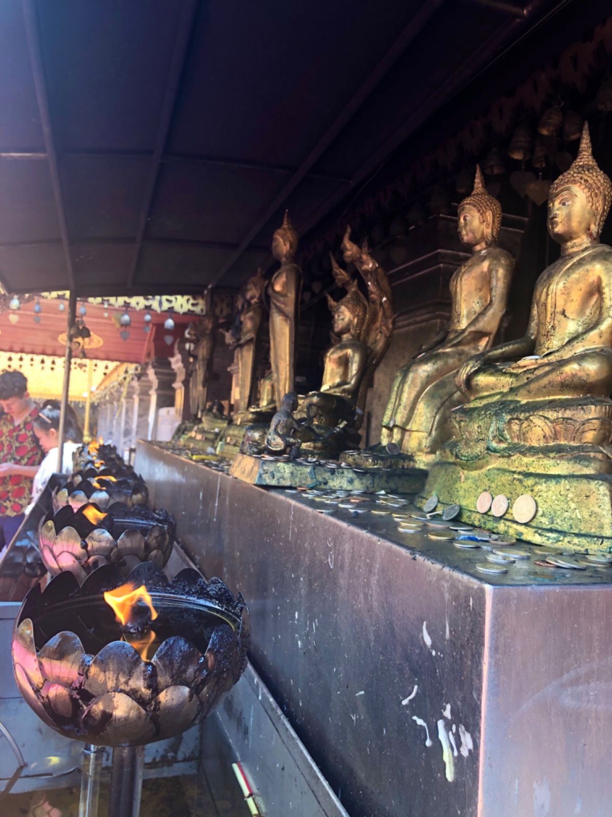 ワット プラタート・ドーイステープ

中に入るときに履物は脱がないといけな...