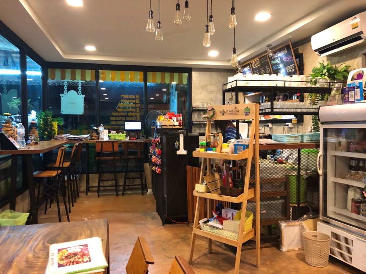 カーオソーイ メーパーシー

このお店はカオソーイが有名らしい
空芯菜の炒...