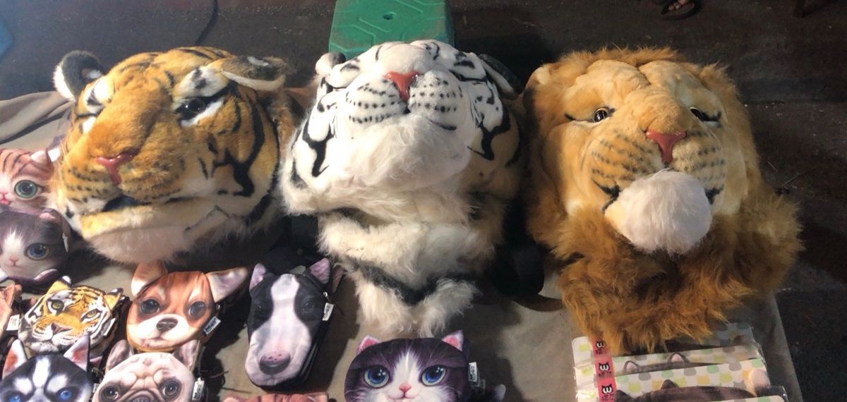 このホワイトタイガーのリュック、
地味に欲しかったんだけど
全然値下げして...