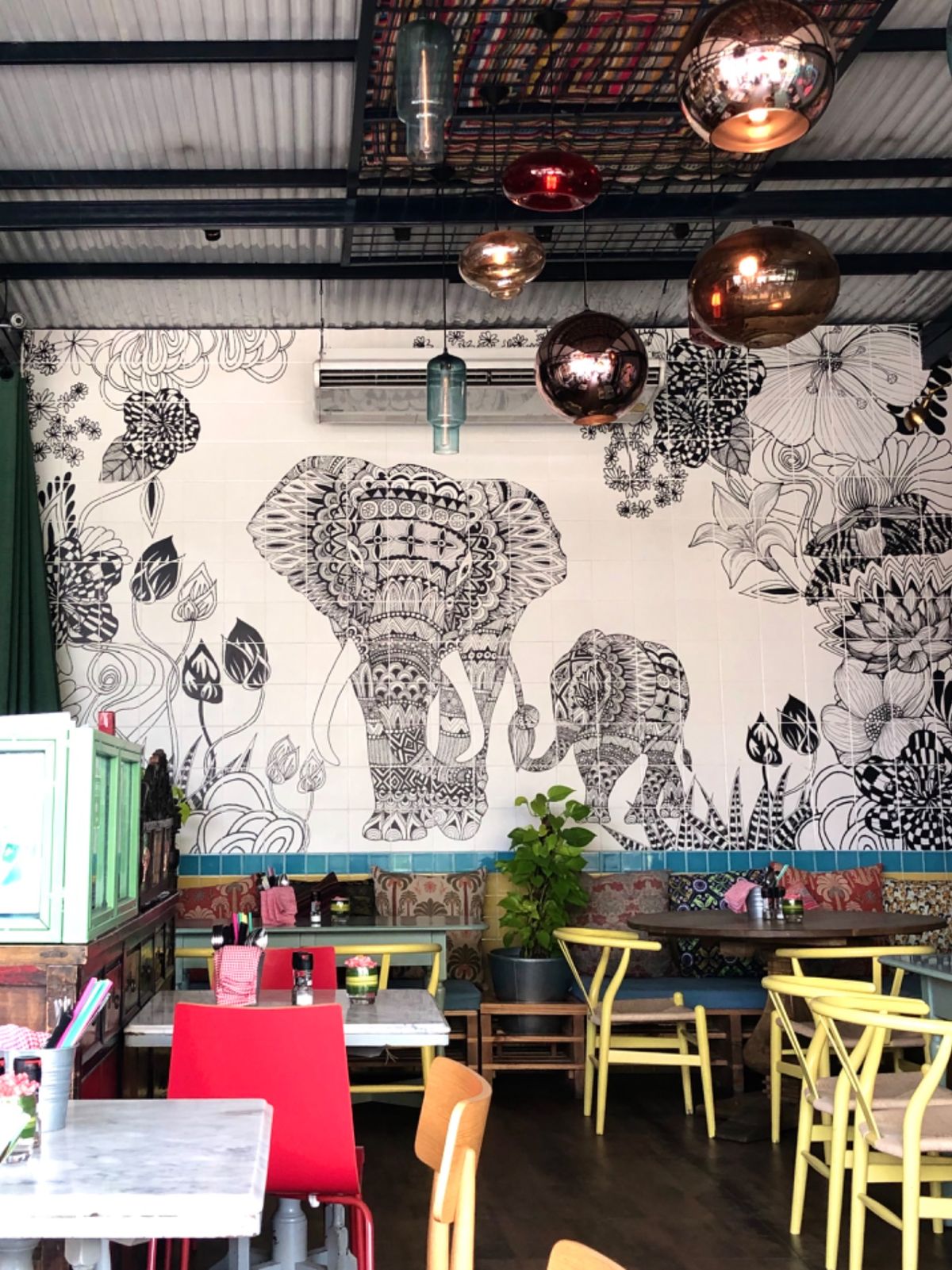 THE HOUSE by Ginger Ginger & Kafe

旧市...