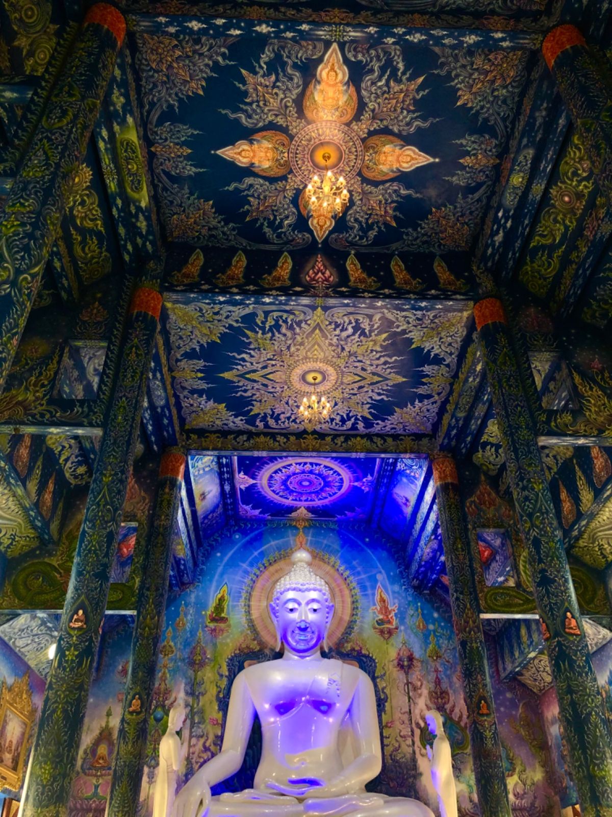 ワット ローンスアテン

中も青が美しかった

QRコードのドネーションな...