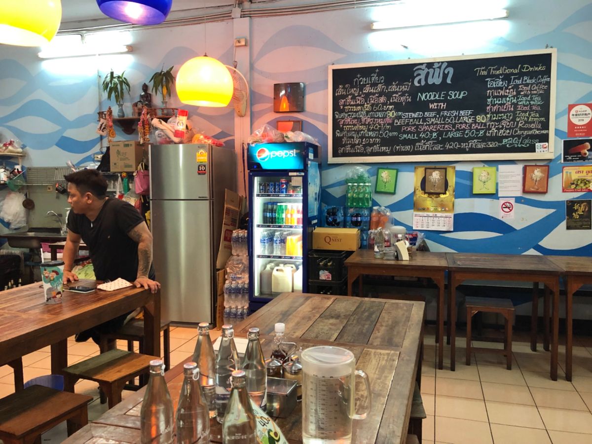 Blue Noodle

到着2日目の晩ご飯だったかな？
チェンマイの旧市...