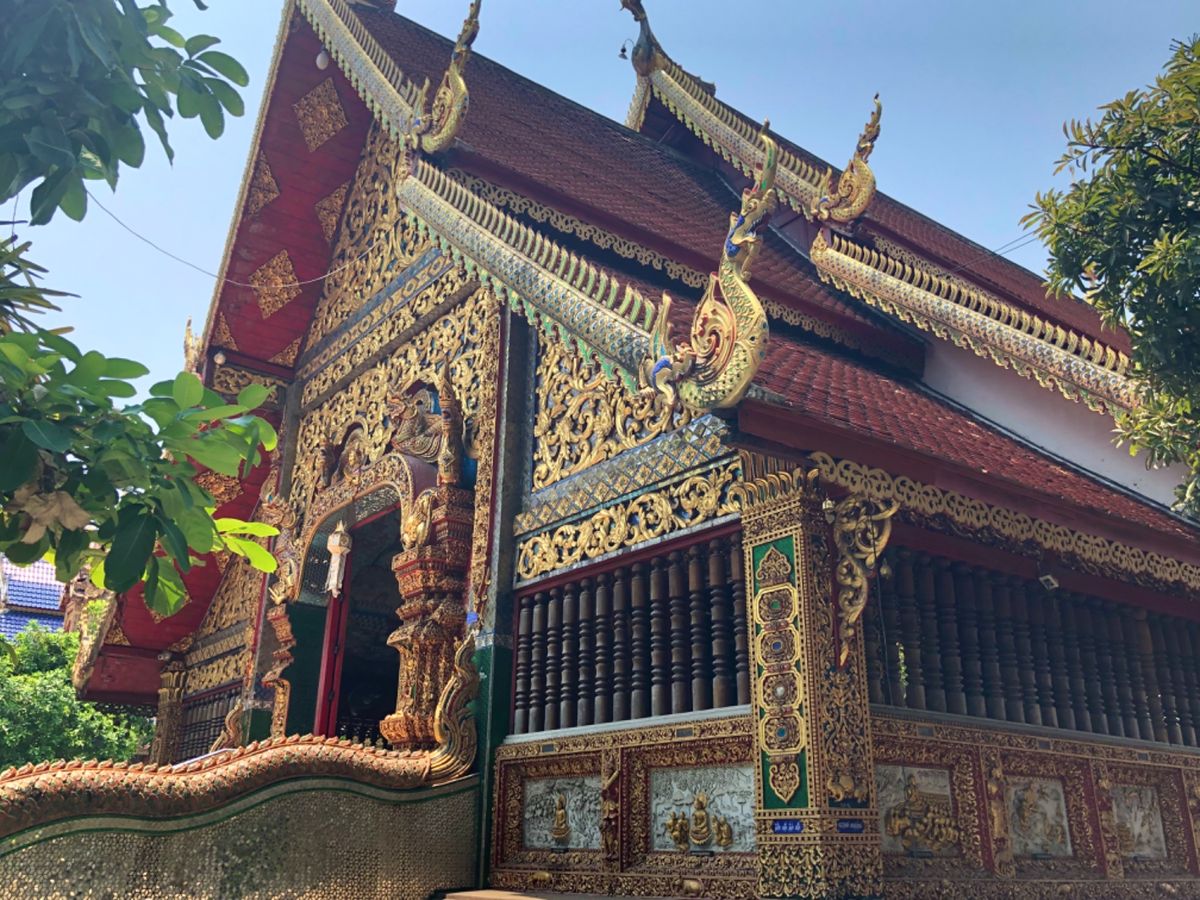 ワット・チャイモンコン

リバークルーズ乗り場の隣にあるお寺
結構大きなお...