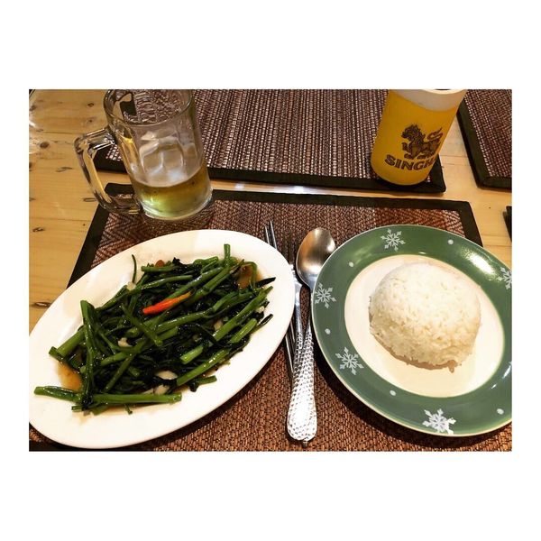 タイ・バンコク「呑んで食べてダラダラ遊ぶ旅」の写真：Simple Thai Cafe

初日...