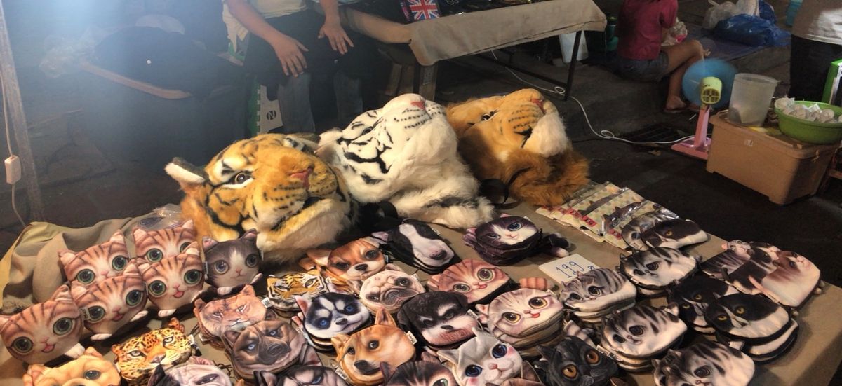 このホワイトタイガーのリュック、
地味に欲しかったんだけど
全然値下げして...