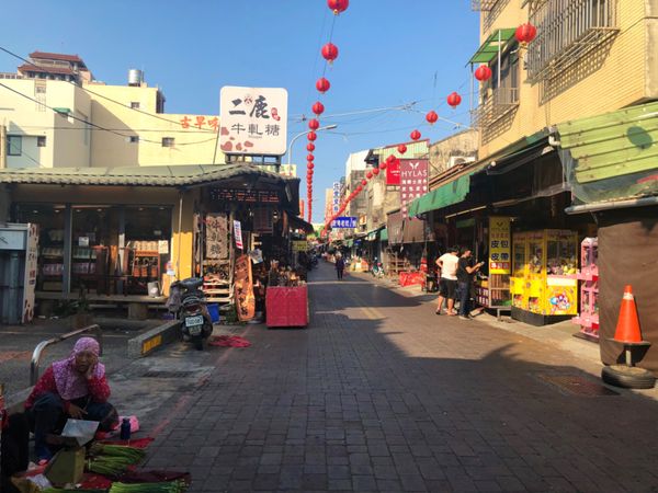 台湾・台北「美味いもの三昧！食い道楽の旅」の写真：鹿港天后宮の前にはたくさんの屋台が！
私...